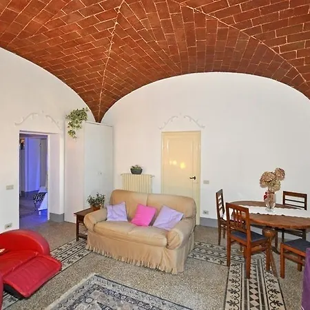 Poggibonsi Apartment *